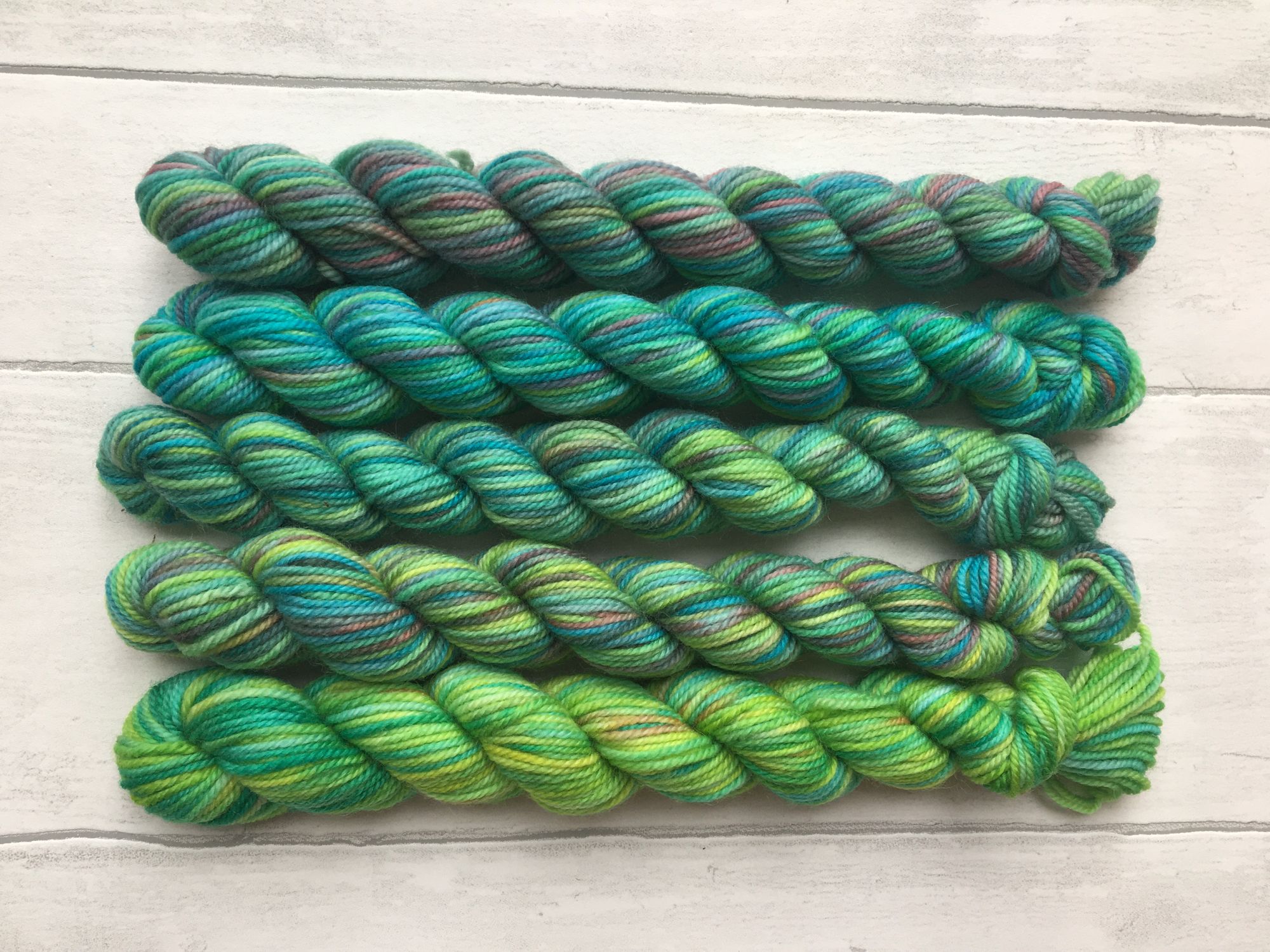 Emerald Green Yarn Mini Skein DK Handspun Yarn Merino Yarn 